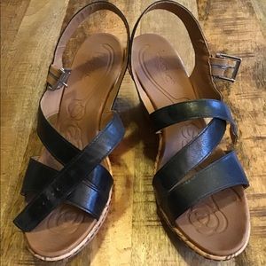 Wedge sandal with buckle